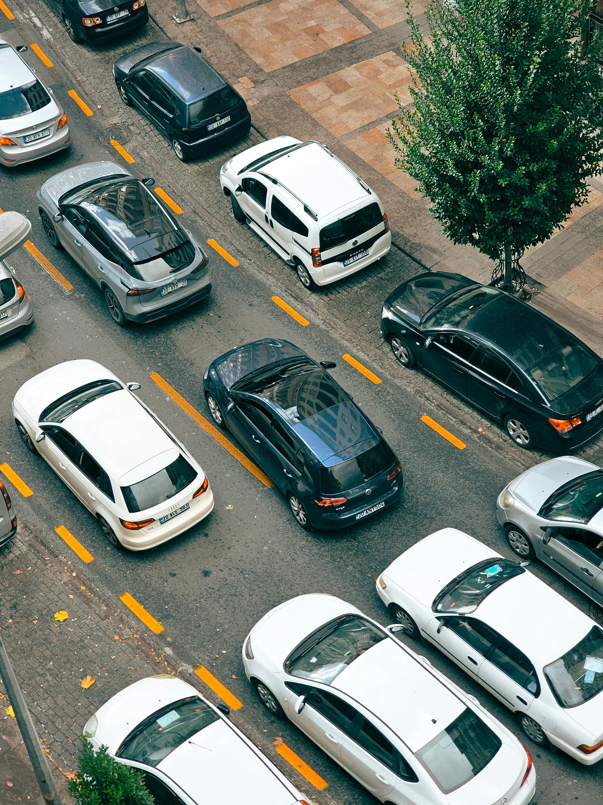 How GPS Tracking Can Reduce Your Fleet Costs by Up to 30%